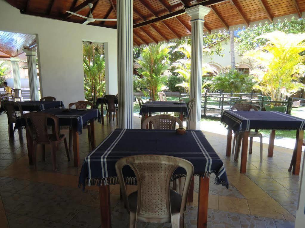 The Oasis Villa Hikkaduwa Bagian luar foto