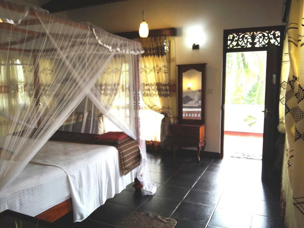 The Oasis Villa Hikkaduwa Bagian luar foto
